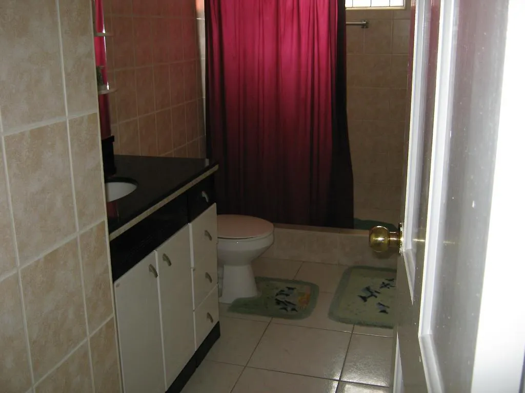 Evelyn'S Apartment Oistins